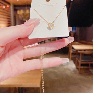 Personalized fashion high sense four leaf flower necklace